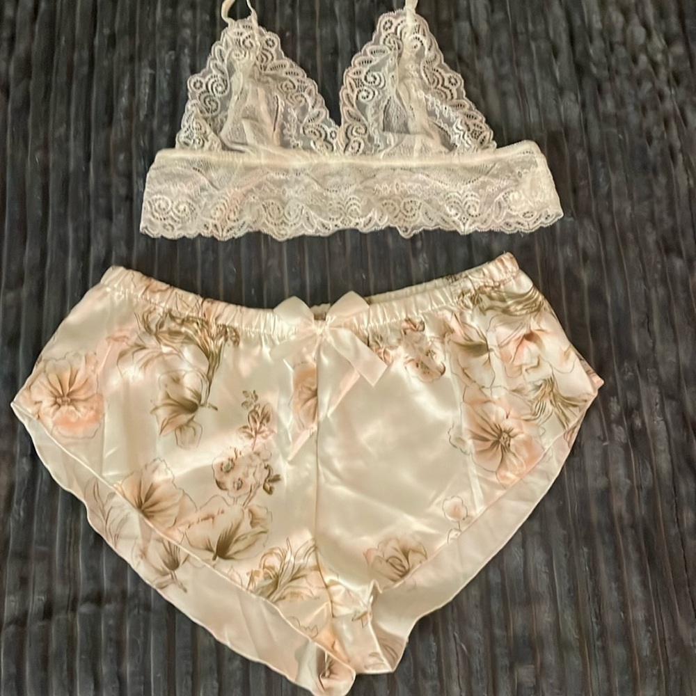 Unknown Brand Silk Shorts w/ Lace Bralette Sz Small Brand New Never Worn